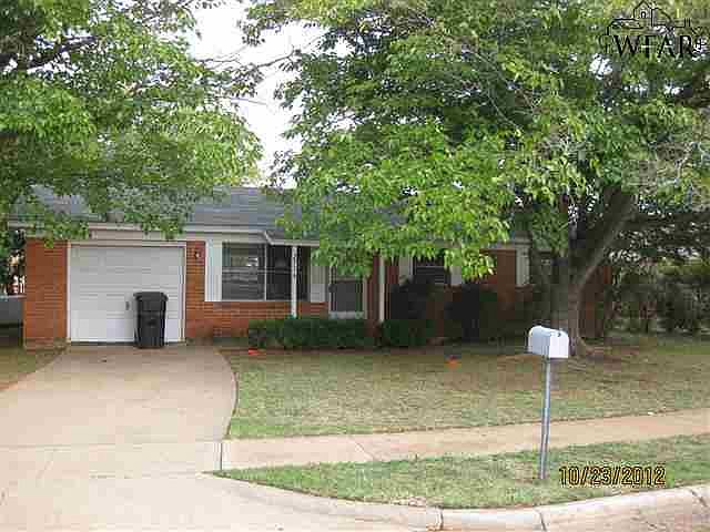 1st image of 2716 Palmetto Dr
