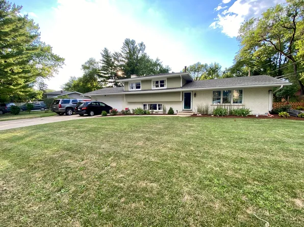 1951 Rosemont Ave, Aurora, IL 60506