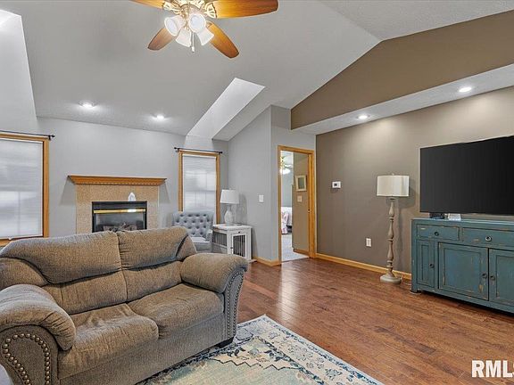 3rd image of 703 Burberry Ln