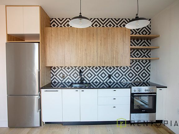 2nd image of 961 Willoughby Ave #508