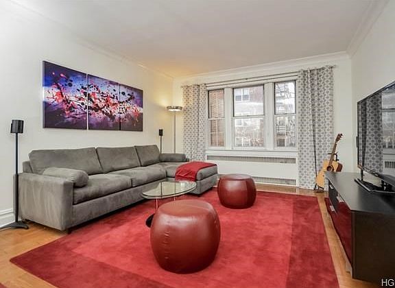 Bright and spacious living room