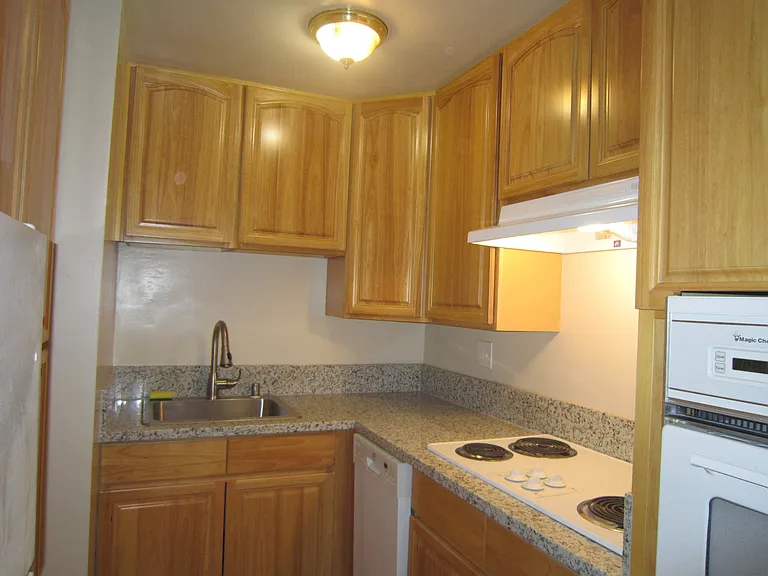 1138 Willow St #10 — Photo 8