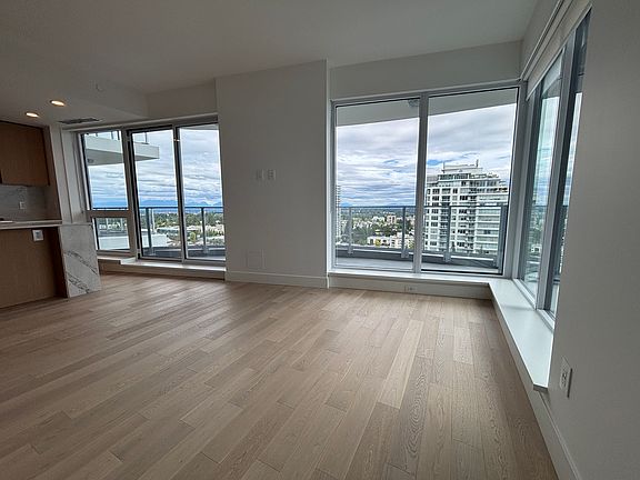 5th image of 1475 Foster St #1803