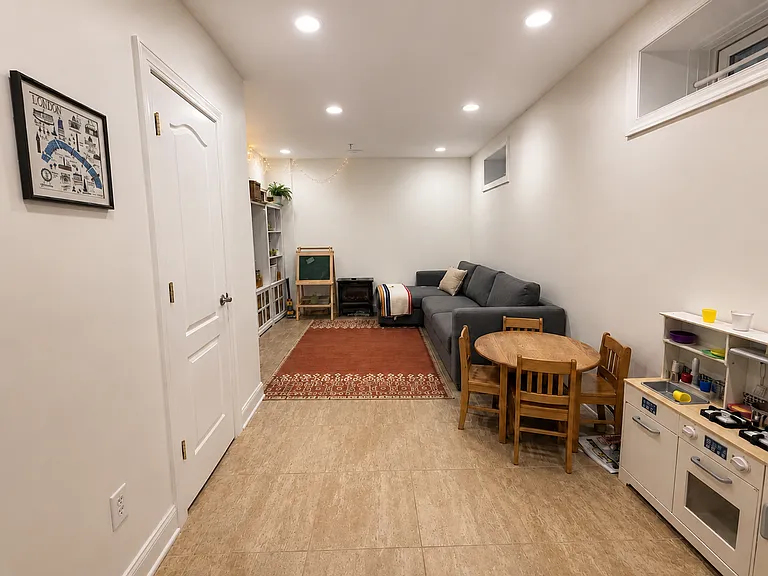 1014 S 22nd St — Photo 31