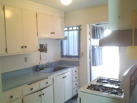 4th image of 843 Betlin Ave