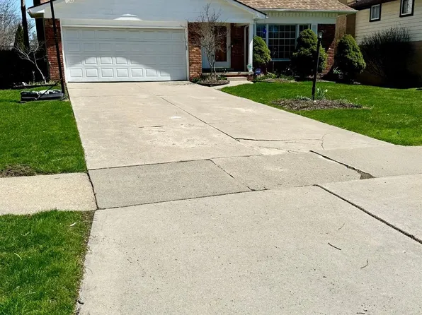 28434 E Larkmoor Dr, Southfield, MI 48076