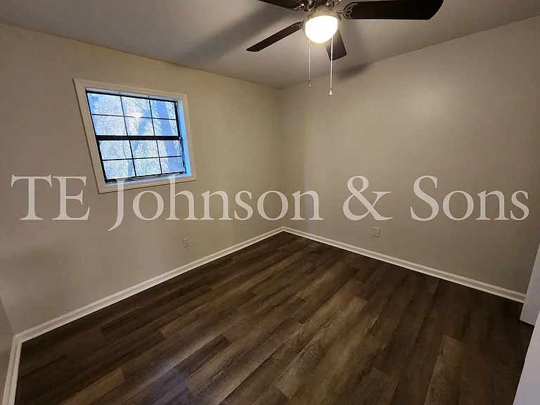 2571 Green Oaks Ct #B — Photo 3