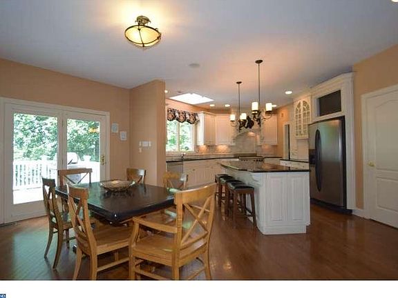 5th image of 435 Shelbourne Ln