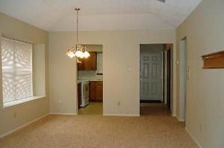 4th image of 825 Bellaire Dr