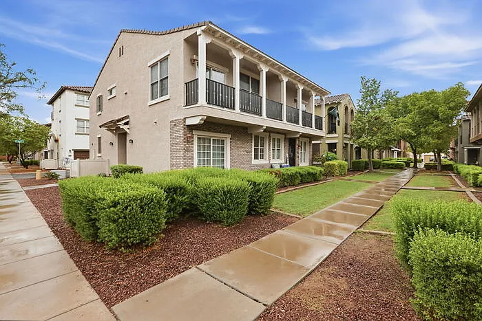 3613 E Edna Dr