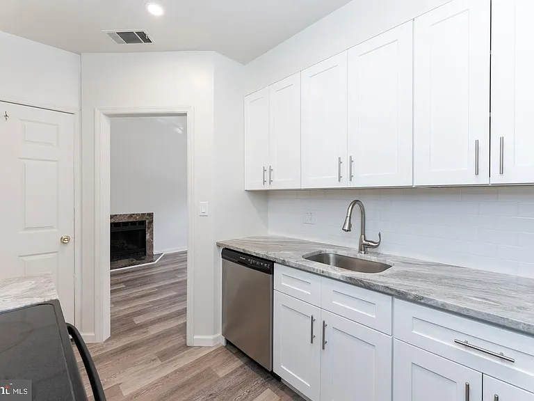 2020 Walnut St #2032 — Photo 6