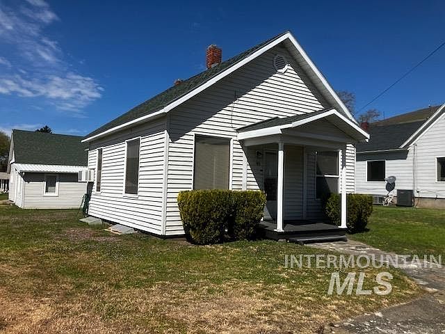 1st image of 90 15th St