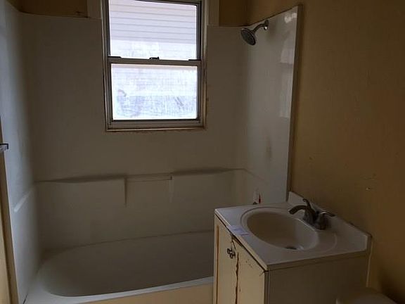 5th image of 1113 SW 25th St