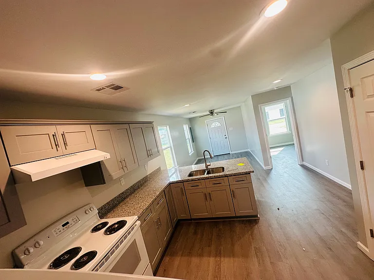 511 Hamilton St — Photo 8