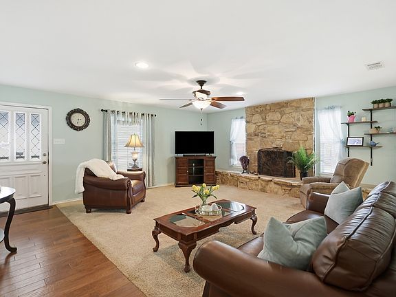 2nd image of 525 W 3rd St