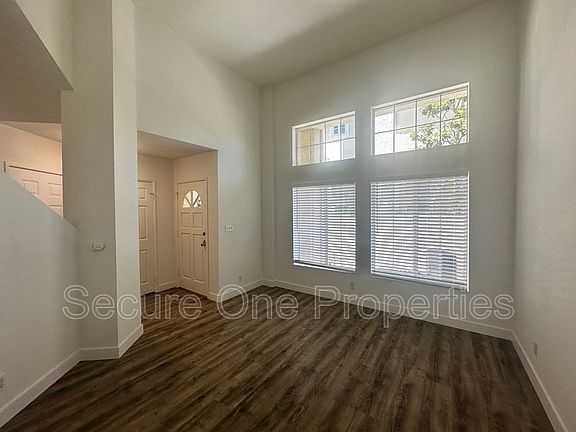 5th image of 674 Warwick Ave