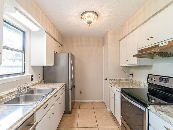2nd image of 1819 Shannon Lake Dr