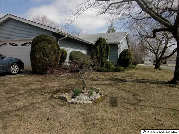 340B Quinton Dr, Monroe Township, NJ 08831
