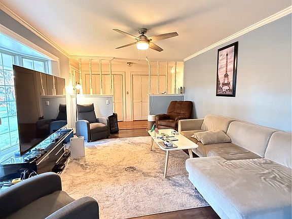 2nd image of 1014 E Norristown Cir