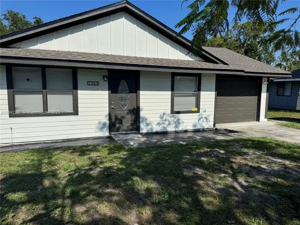 2353 Delrose Dr E, Lakeland, FL 33805