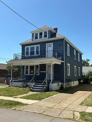 102 Sunset St Photo 1