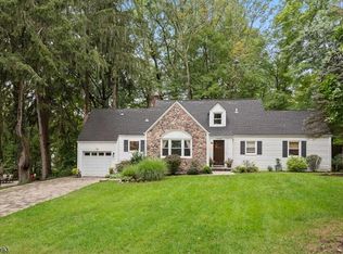 48 Lakeview Dr, Morris Plains, NJ 07950