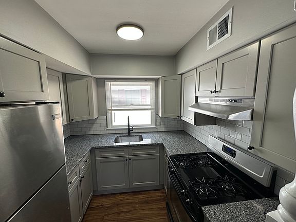 4th image of 802 W Oak Ln #802B