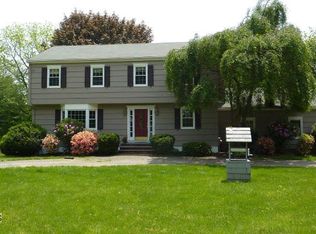 11 Weathervane Dr, Easton, CT 06612