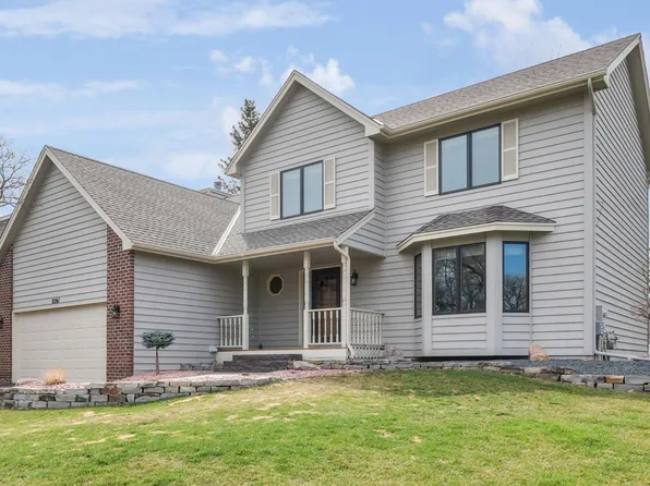 8261 W Lake Ct, Chanhassen, MN 55317