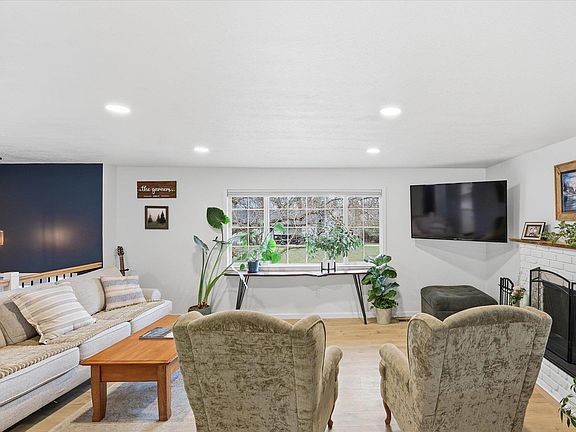 5th image of 6110 N Cambridge Dr