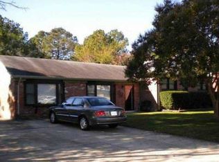 5 Woodbridge Dr, Hampton, VA 23666
