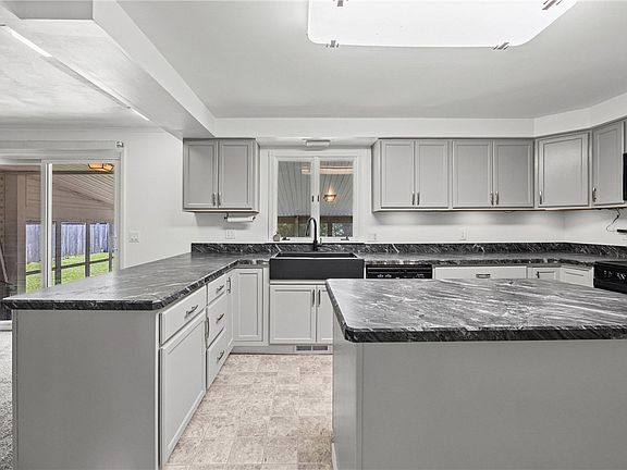 4th image of 23 Sweet Birch Ln