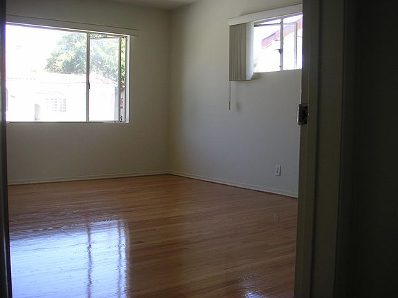 4th image of 1027 S Corning St #3
