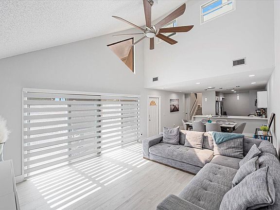 4th image of 1100 SE Mitchell Avenue #102