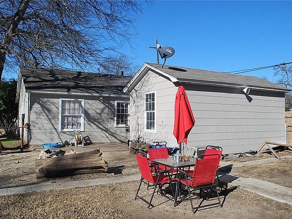 3rd image of 900 S Dixon St
