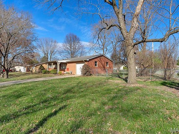 3rd image of 4 Eastland Dr