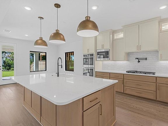 2nd image of 1918 Cathedral Bend Dr