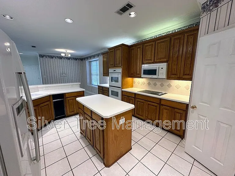 3200 Blenheim Ct — Photo 6