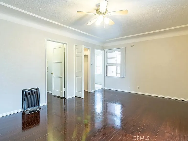 522 Linden Ave — Photo 3