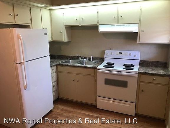 5th image of 306 S Main St APT 1