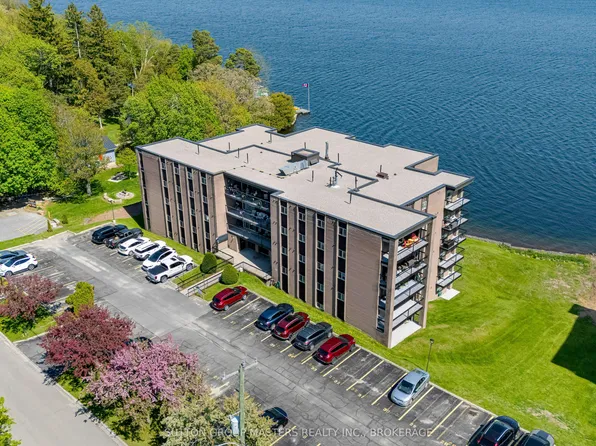 610 William St S #302, Gananoque, ON K7G 3A4