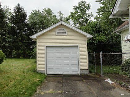 3rd image of 643 Parkcliff Ave