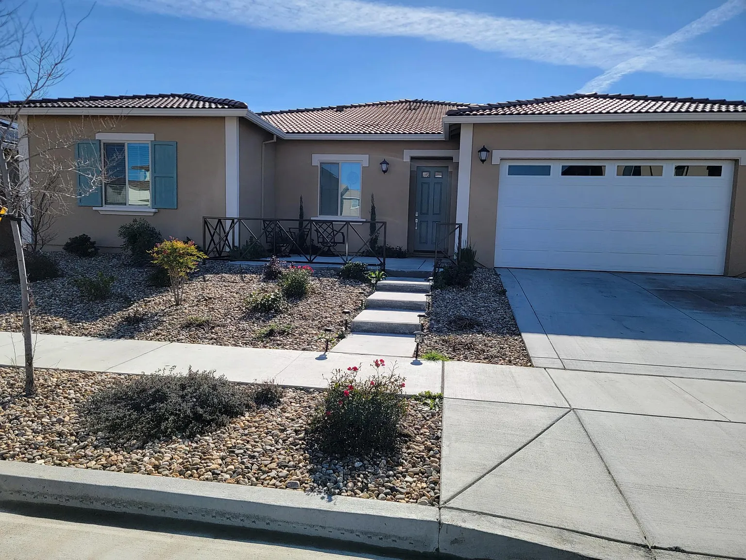 4 bed, 3.5 bath, 2737 sqft, $3,795 — Photo 3