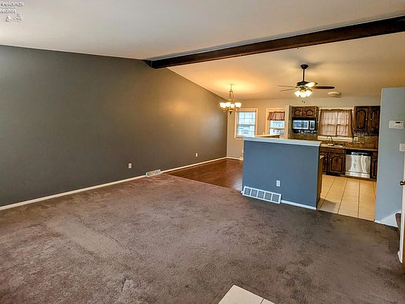 3rd image of 1202 Chalet Dr