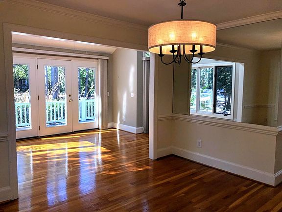 5th image of 1016 Creekside Ln
