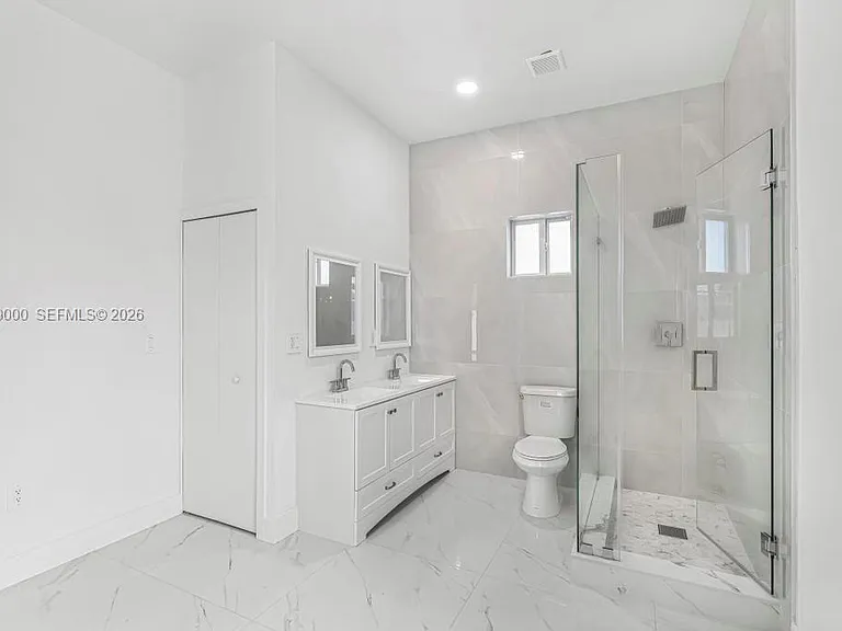 2419 NW 97th St — Photo 8