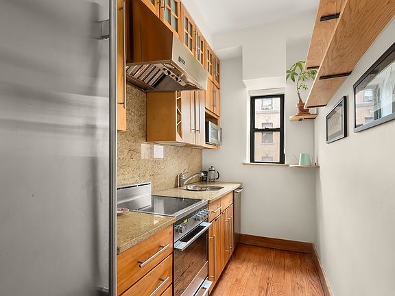 4th image of 30 E 95th St APT 4B