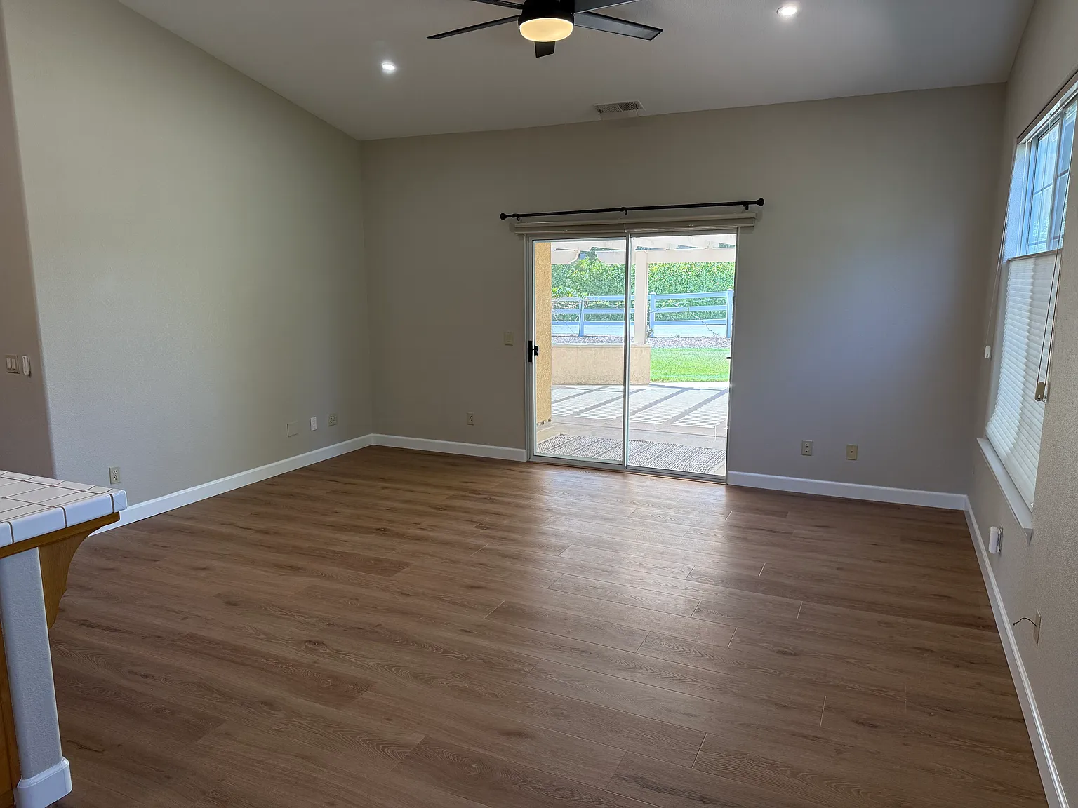 4 bed, 2189 sqft, $4,300 — Photo 4