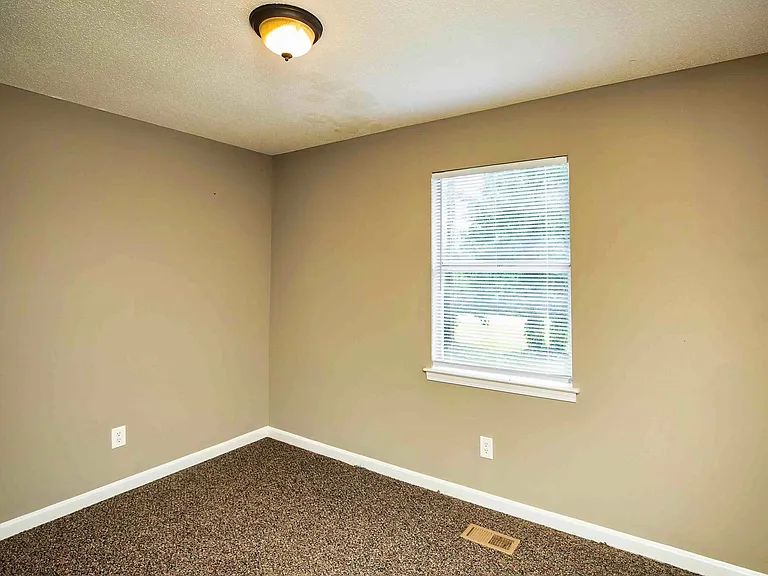 7823 Happy Hollow Rd — Photo 15