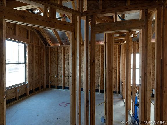 3rd image of 2909 E Northhampton St